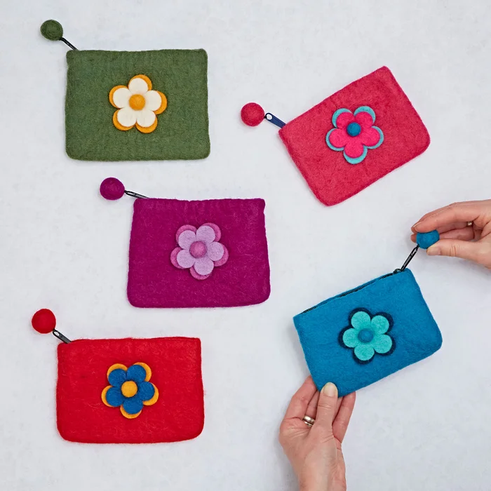 Felt Daisy Purse