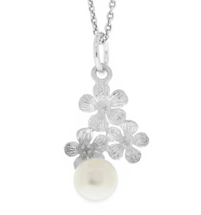 Nova Silver Three Garland Pearl Pendant 18″ Trace Chain